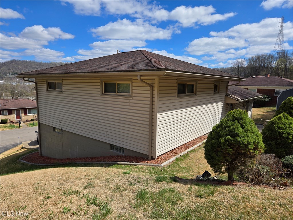649 Ivy Lane, Martins Ferry, Ohio image 4