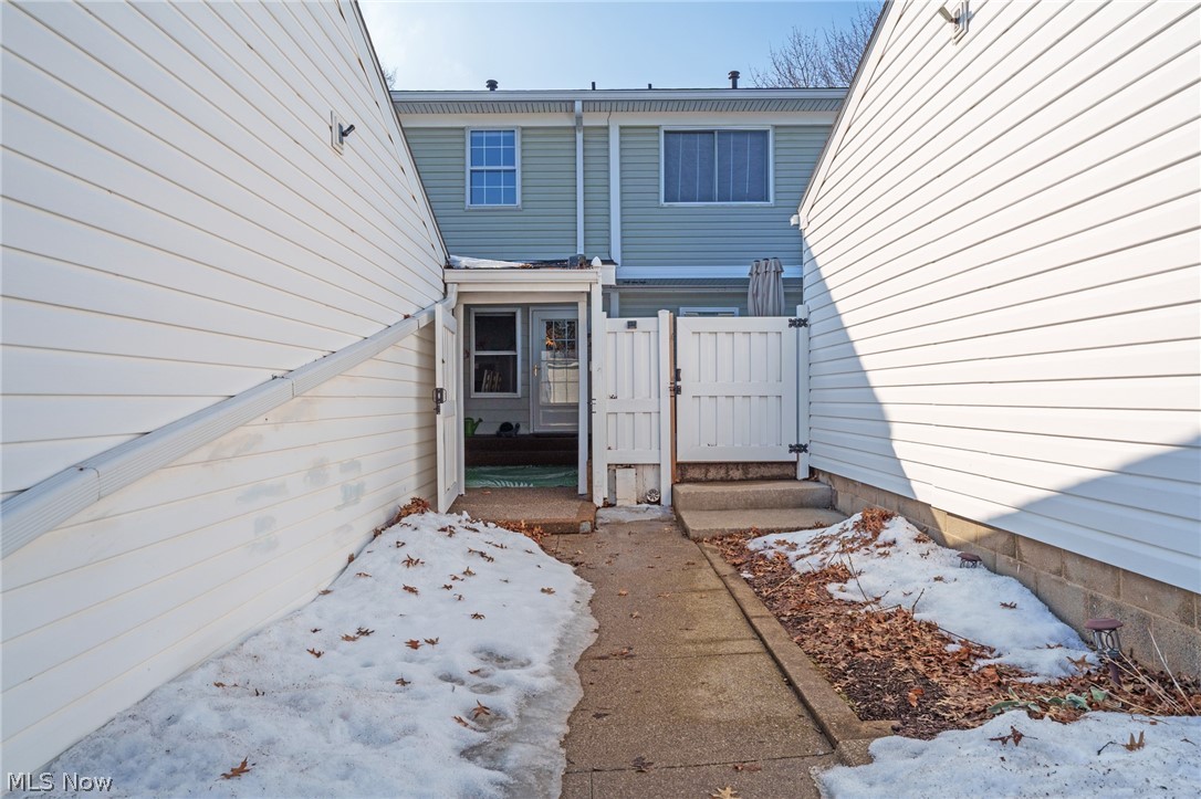 Country Club Twnhs North Condo - Residential