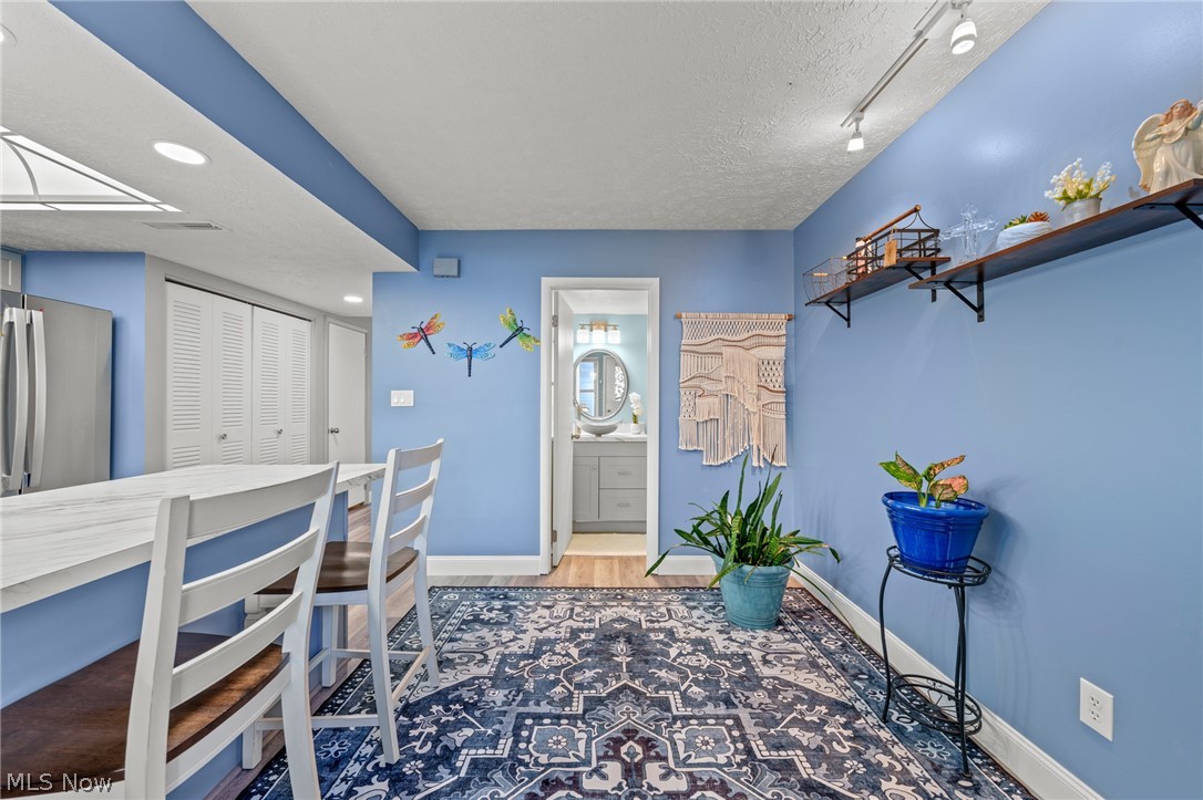 Country Club Twnhs North Condo - Residential