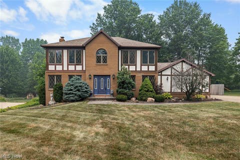 Homes For Sale - 7562 Southampton Drive<br/> North Royalton, OH 44133