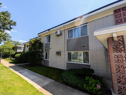 Tiny photo for 1402 Golden Gate Boulevard #G201, Mayfield Heights, OH 44124 (MLS # 5239260)