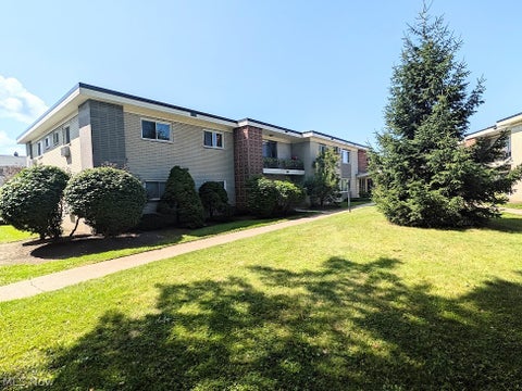 Tiny photo for 1402 Golden Gate Boulevard #G201, Mayfield Heights, OH 44124 (MLS # 5239260)