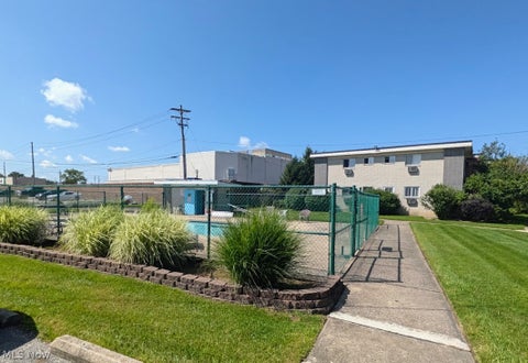 Tiny photo for 1402 Golden Gate Boulevard #G201, Mayfield Heights, OH 44124 (MLS # 5239260)