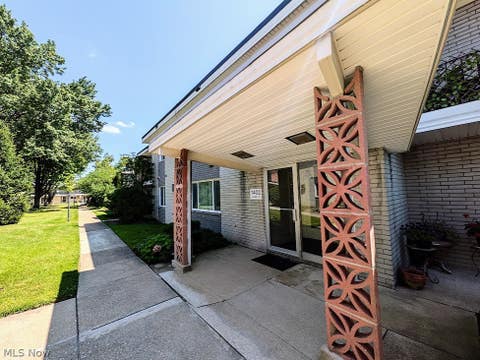 Tiny photo for 1402 Golden Gate Boulevard #G201, Mayfield Heights, OH 44124 (MLS # 5239260)