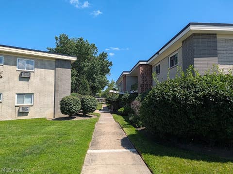 Tiny photo for 1402 Golden Gate Boulevard #G201, Mayfield Heights, OH 44124 (MLS # 5239260)