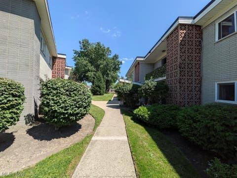 Tiny photo for 1402 Golden Gate Boulevard #G201, Mayfield Heights, OH 44124 (MLS # 5239260)