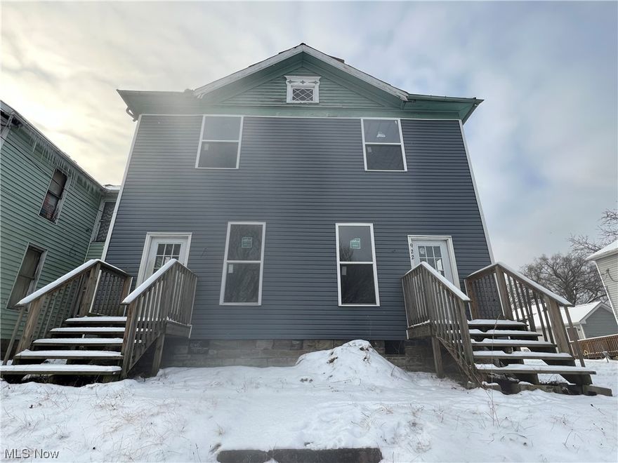 INVESTMENT OPPORTUNITY... 3/1 OR 4/1 POTENTIAL. DUPLEX.NEW WINDOWS.. & SIDING. INTERIOR IS MOSTLY GUTTED & READY FOR YOUR VISION.