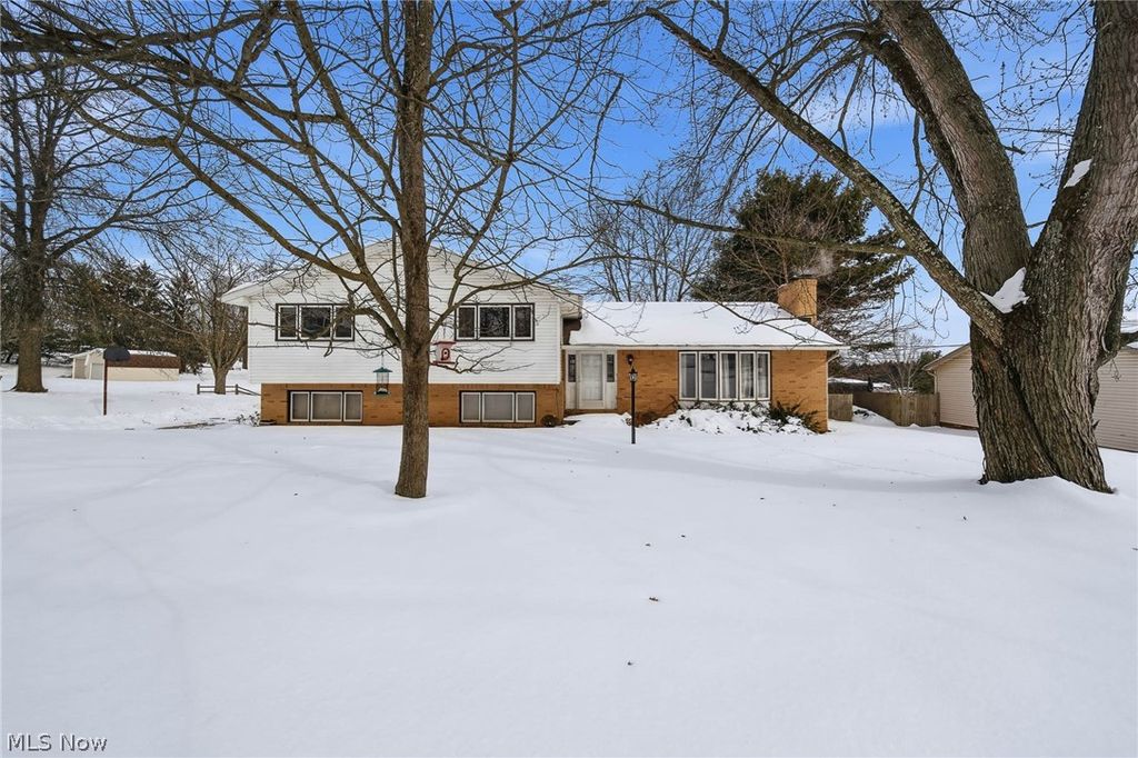 Photo of 6035 Richville Drive SW, Navarre, OH 44662 (MLS # 5179189)