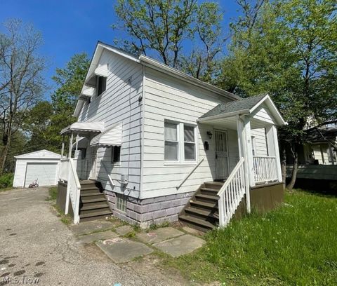 Single Family Residence in Bedford OH 75 Dewhurst Avenue.jpg