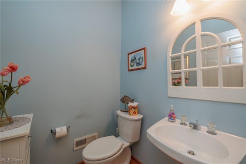 Tiny photo for 15271 Oak Hollow Lane, Strongsville, OH 44149 (MLS # 5254793)