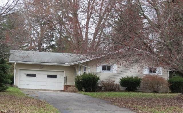 One floor living! Wood floors throughout out except in the kitchen and bathroom. Kitchen has tile floor. Bathroom appears to of been updated. Full basement. Great opportunity!