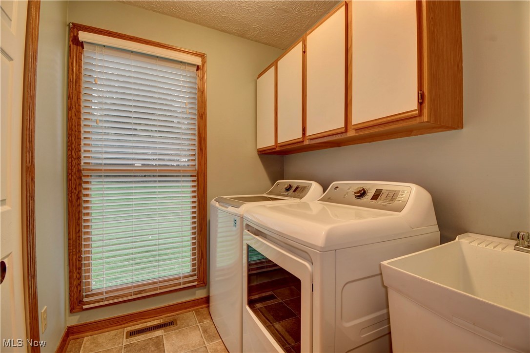 8238 N Casswell Circle, North Canton, Ohio image 31