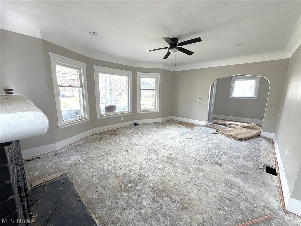 Photo of 10712 Grantwood Avenue, Cleveland, OH 44108 (MLS # 5198665)