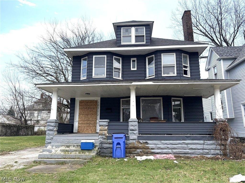 Photo of 10712 Grantwood Avenue, Cleveland, OH 44108 (MLS # 5198665)