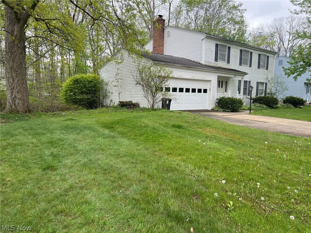 Photo of 196 Chatham Drive, Aurora, OH 44202 (MLS # 5211761)