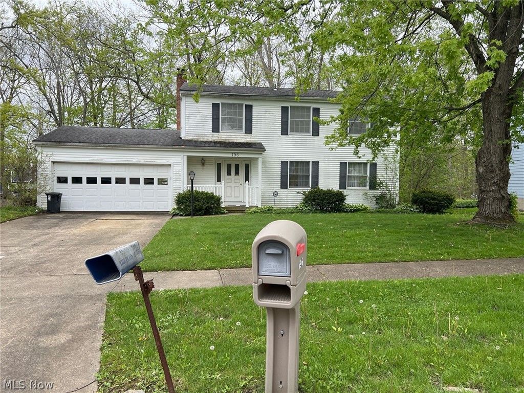 Photo of 196 Chatham Drive, Aurora, OH 44202 (MLS # 5211761)