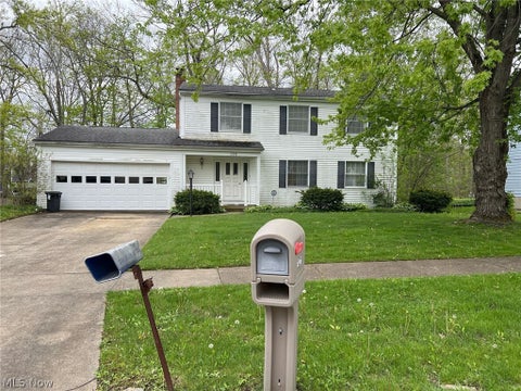 Homes For Sale - 196 Chatham Drive<br/> Aurora, OH 44202