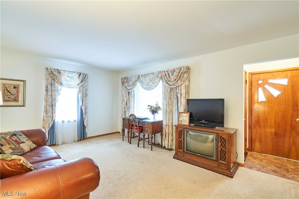 Photo of 440 S Medina Line Road, Copley, OH 44321 (MLS # 5177162)