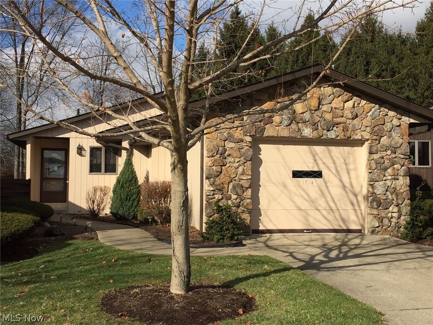 Cluster Home in Pine Cove Allotment. Master Suite w/full bath. Spacious Great room. deck access off Great room. Full finished walkout lower level w/Rec room, 3rd bedroom. Fast Possession. Short Sale Property. $6/year Muskingum Watershed. Newer Roof-SOLD AS IS.