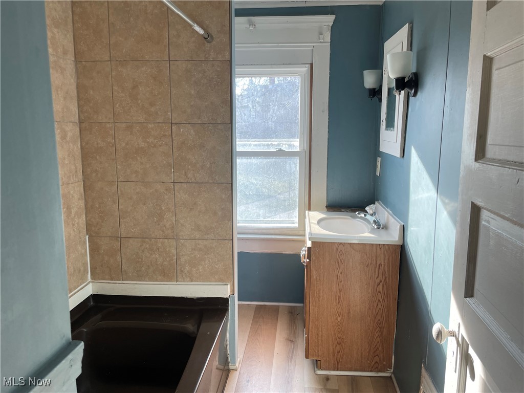 Akron, Ohio 44311, United States, 3 Bedrooms Bedrooms, ,2 BathroomsBathrooms,Residential,Active,92602