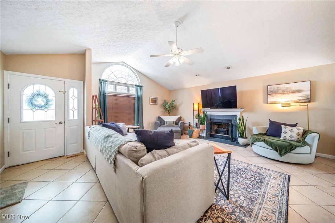 Painesville Township, Ohio 44077, United States, 3 Bedrooms Bedrooms, ,2 BathroomsBathrooms,Residential,Pending,17585