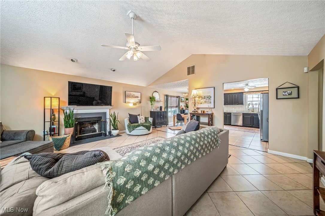 Painesville Township, Ohio 44077, United States, 3 Bedrooms Bedrooms, ,2 BathroomsBathrooms,Residential,Pending,17585