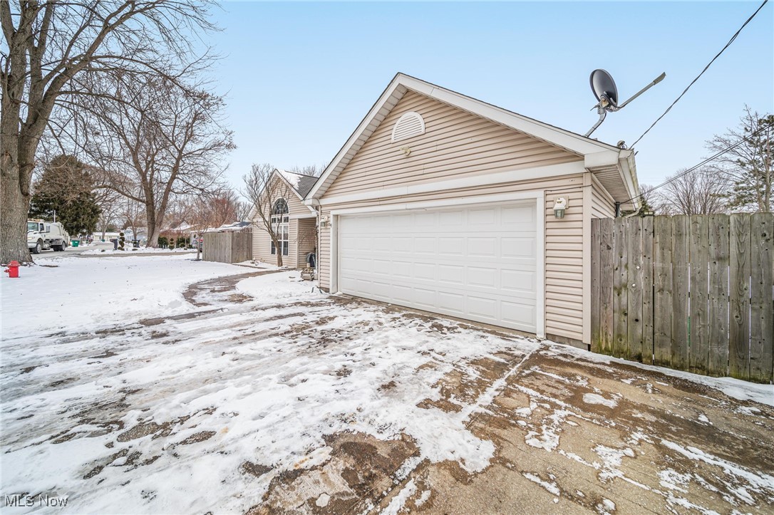 Painesville Township, Ohio 44077, United States, 3 Bedrooms Bedrooms, ,2 BathroomsBathrooms,Residential,Pending,17585