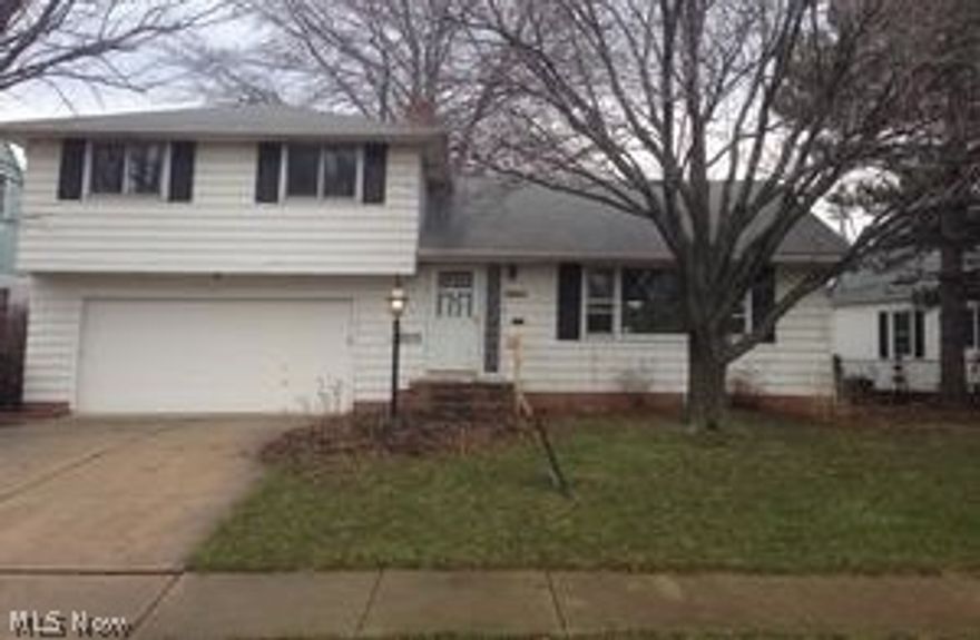 Terrific rare opportunity in nice Euclid neighborhood.  Spacious split has large rooms throughout.  Open floor plan on first with large Living Room and Dining Room with slider out to deck.  Nice updates have been done in the Kitchen and Full Bath.  There is a large finished Rec Room in the Lower Level.  Take a look at this special property.  This is a Fannie Mae Homepath Property. All information is approximate and not guaranteed.