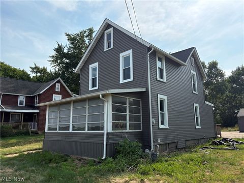 Homes For Sale - 8307 Cleveland Avenue<br/> Canton, OH 44720