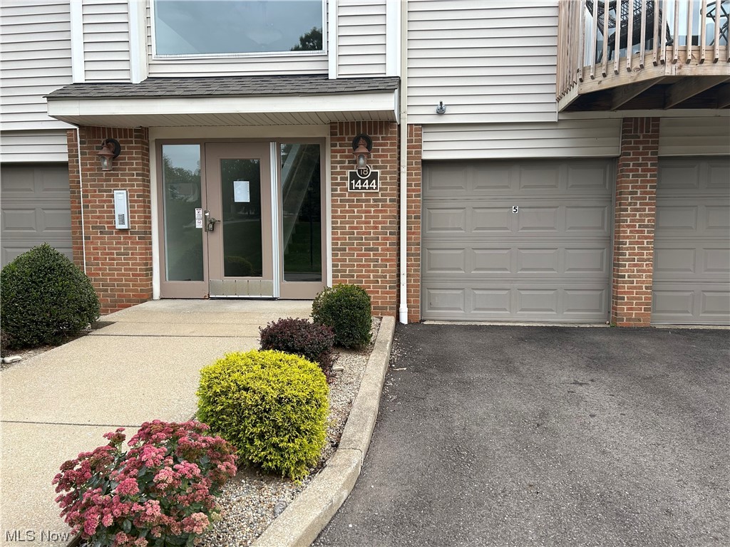 Spacious two bedroom, two full bath, in very nice condition with no steps. First floor laundry with washer and dryer. Walk through main entrance no steps.
One car garage with door open and storage area is on same street level. Nice appliances include refrigerator, range, dishwasher, microwave, and garbage disposal. Move-in ready. Very clean, freshly cleaned carpet. Carpet new in 2022, brand new handicap toilets, new 2 inch blinds, new paint on all the walls
plus ducts cleaned out. Brand new Modern easy-care laminate flooring in foyer, kitchen, bathrooms, and laundry areas.
Good size closets Large windows Neutral decor E side deck view Immediate possession Easy to show
42" main hallway - maybe an easy handicap accessible home
