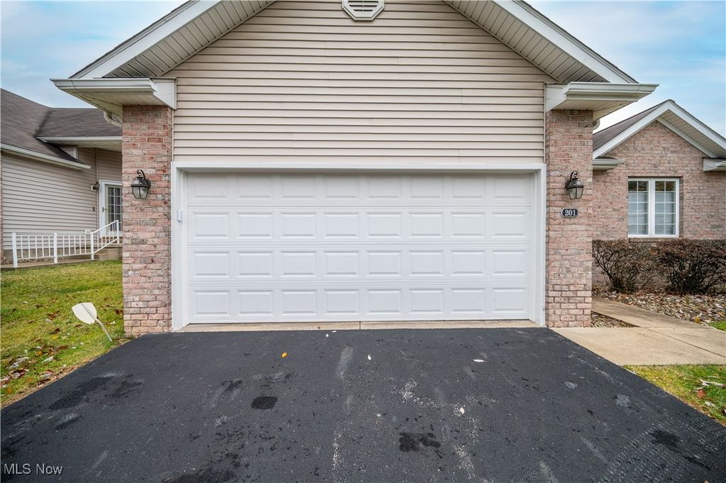 Photo of 125 Fitch Boulevard #201, Austintown, OH 44515 (MLS # 5174823)