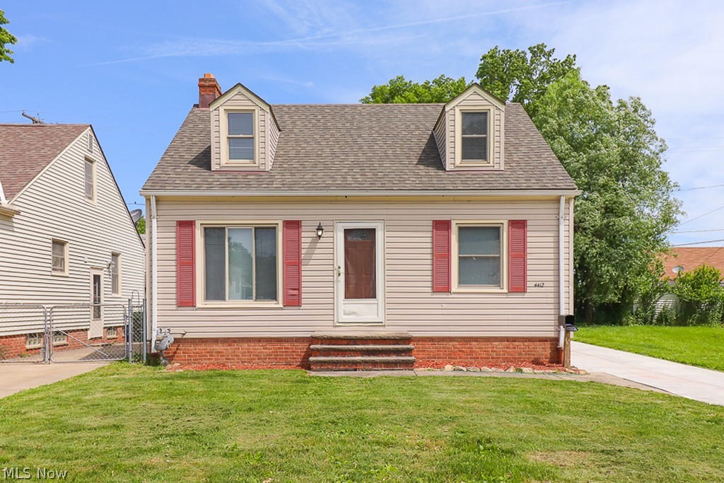 4412 Kenmore Ave, Parma - 3 bed 1 bath bungalow home!
$1,125 rent / $1,125 deposit
$25 application fee per adult
1-2 pets OK with approved PetScreening. Some breed restrictions apply.
NO CMHA / NO SEC 8
1 time $49 non-refundable set up fee paid at lease signing
All applicants are required to fill out a PetScreening application, found on our website directly on the application before being processed. Even if you have NO pets - this application must be filled out. One time, non-refundable pet fee of $200-300 per animal applies to all pets & must be paid prior to or when you pay your first month rent. (No fee for qualified assistance animals).
This lovely bungalow home that offers a full living room that leads to an eat in kitchen that overlooks the backyard & offer stove and dishwasher for the resident to utilize! The large living room is flooded with natural light from the picture window, & has neutral paint to match any decor! Home offers 2 bedrooms on the 1st floor that h