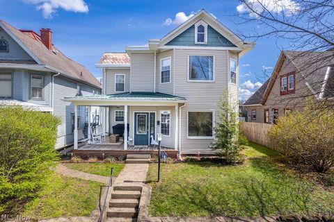 Homes For Sale - 403 Columbia Avenue<br/> Wood County, Williamstown, WV 26187