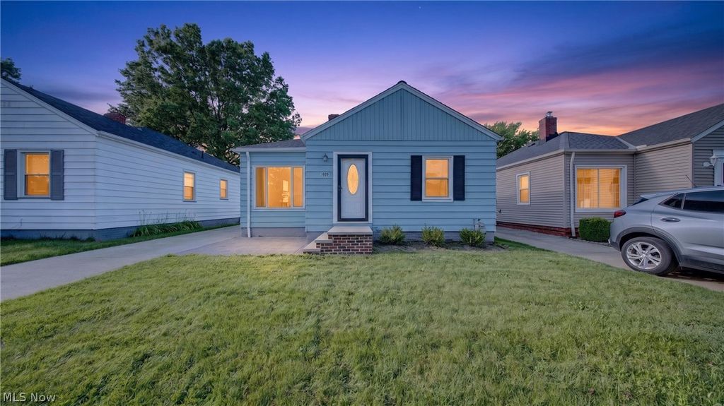 Photo of 1020 Dawnwood Drive, Parma, OH 44134 (MLS # 5216970)