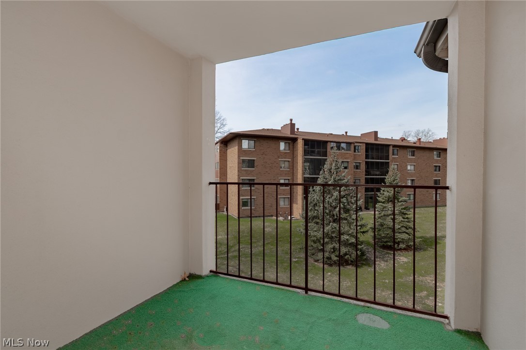 Fox Hollow/Woodhawk Condo - Residential