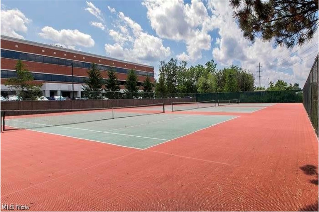 Fox Hollow/Woodhawk Condo - Residential