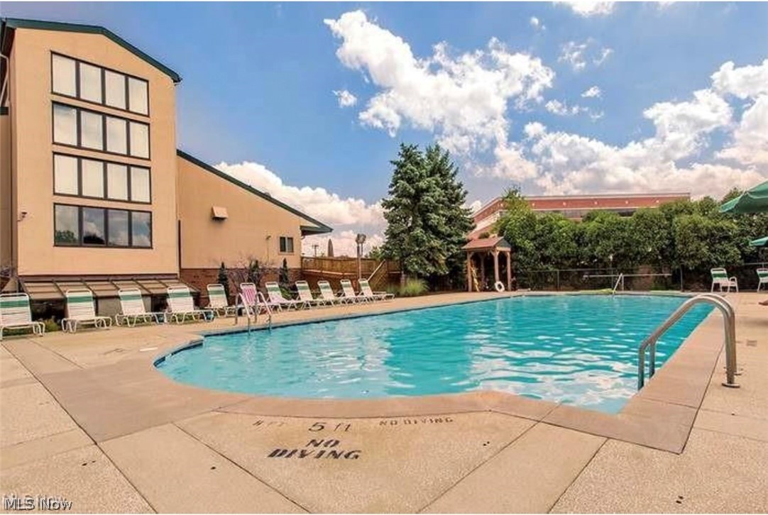 Fox Hollow/Woodhawk Condo - Residential