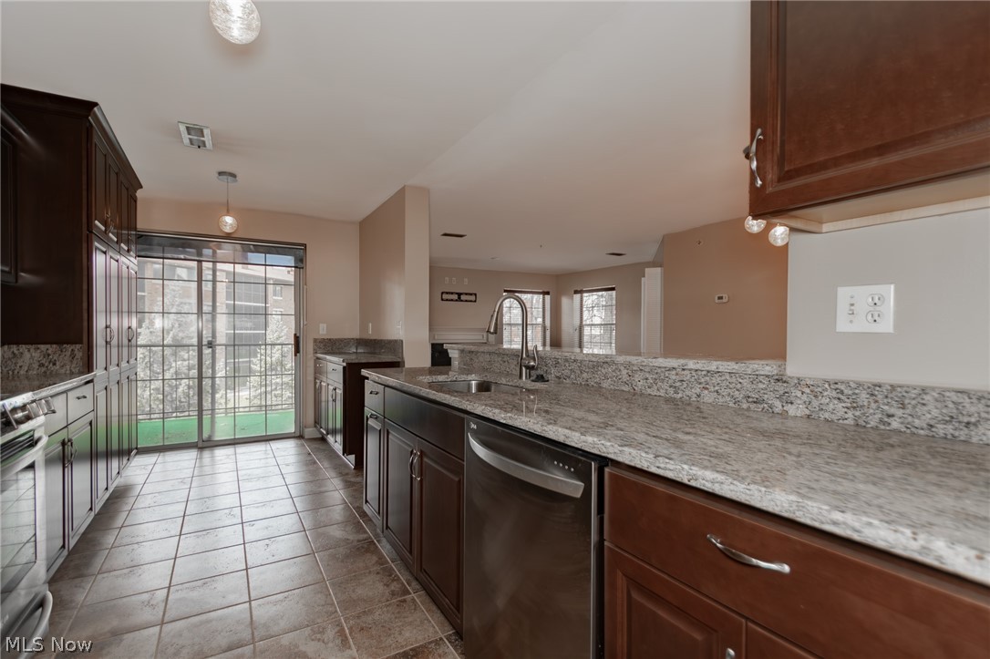 Fox Hollow/Woodhawk Condo - Residential