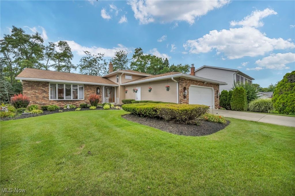 Photo of 14985 Camden Circle, Strongsville, OH 44136 (MLS # 5166157)