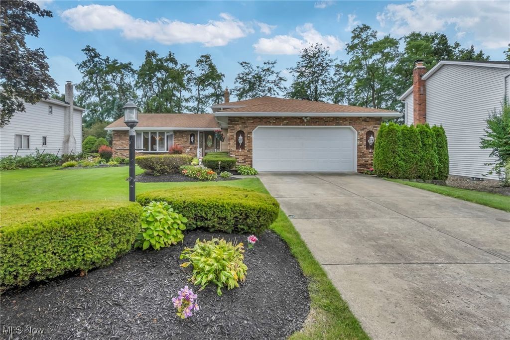 Photo of 14985 Camden Circle, Strongsville, OH 44136 (MLS # 5166157)