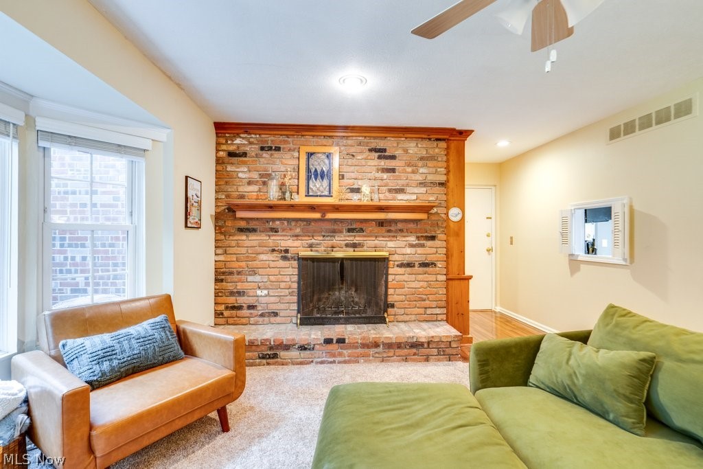 English Oaks Condo - Residential