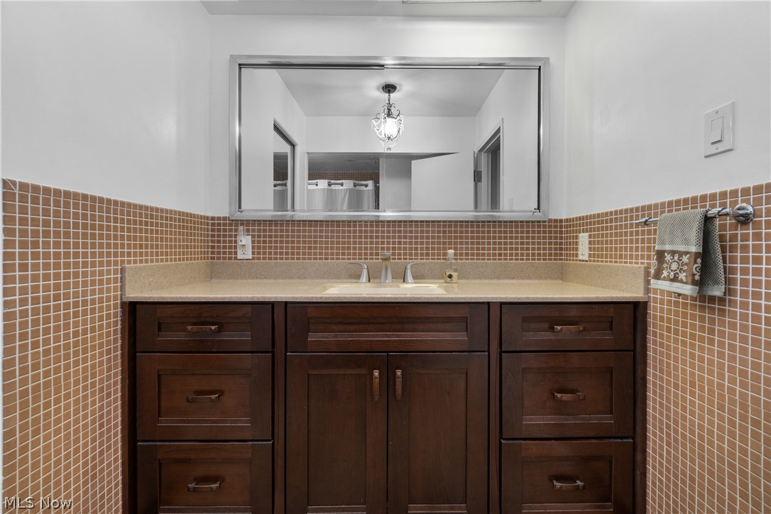 Carlton House Condominiums - Residential