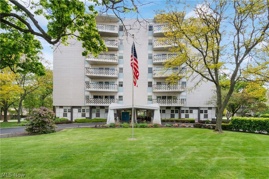 Photo of 275 N Portage Path #6C, Akron, OH 44303 (MLS # 5208499)