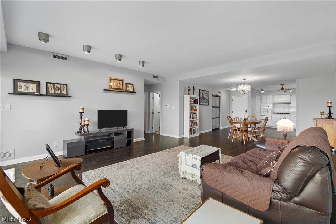 Carlton House Condominiums - Residential