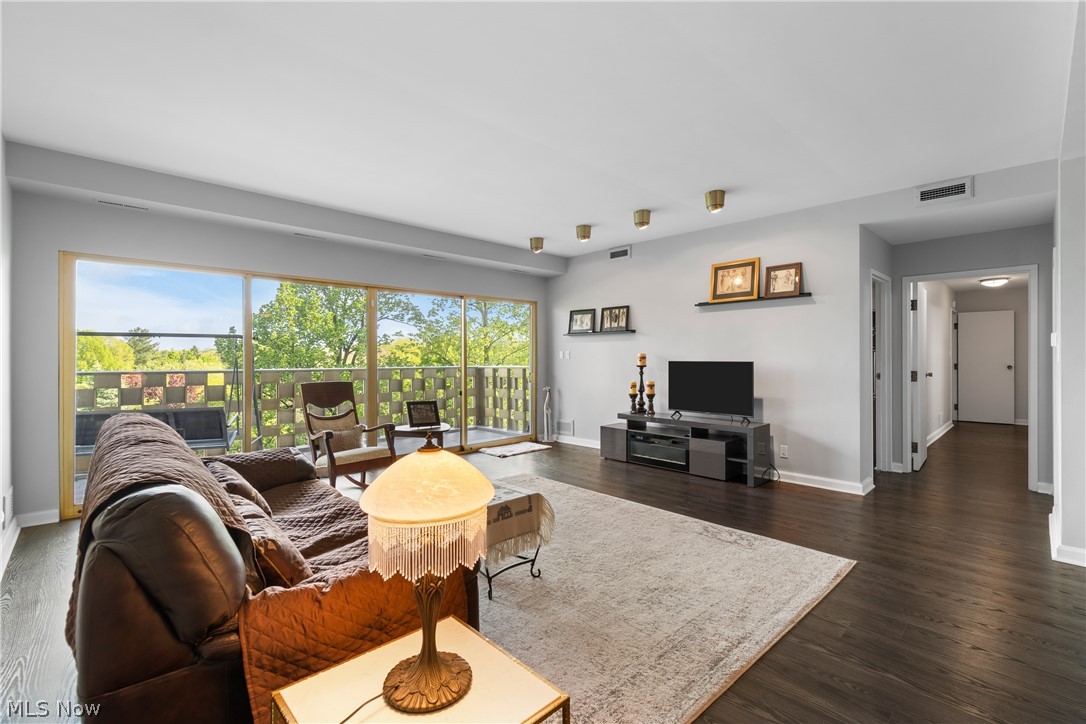 Carlton House Condominiums - Residential