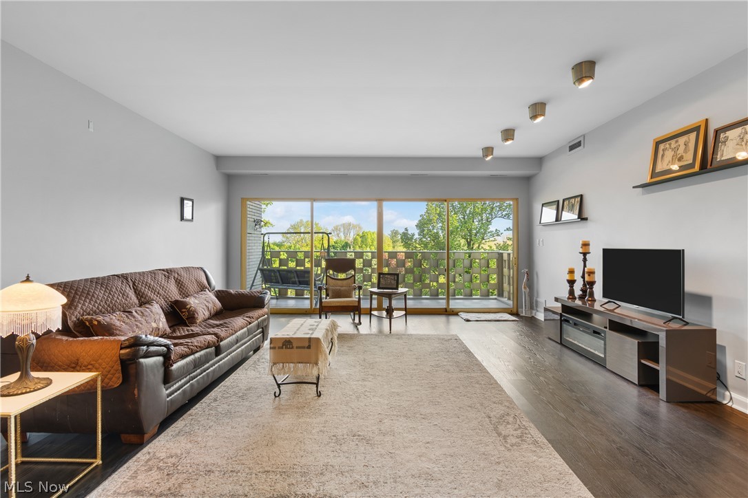 Carlton House Condominiums - Residential