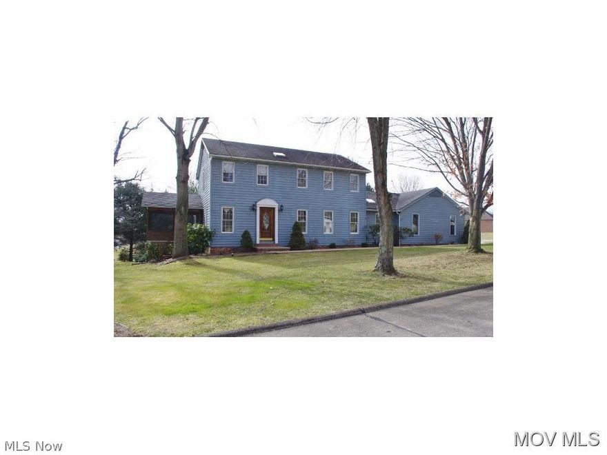 Custom built one owner home featuring an open floor concept with the kitchen & family. Extra 4th garage in unfinished basement & separate shop room. Lots of storage area & room to add more finished sq.ft. 3 bedrooms on 2nd floor with one having its own bath. Cathedral ceiling & sky lights are offered along with cherry cabinets, updated master bath & hardwood floors. Screened porch 12x14.  Elem: Blennerhassett Elementary Scho  Elem/Bus: Y  JrHigh: Blennerhasset Jr. High School  JrHigh/Bus: Y  High: Parkersburg South High  High/Bus: Y  Fire: VOL  Police: SHF  PossFreeGas: N  ;SQFT=Fin L1:1867, Fin L2:701, Fin Above:2568, Fin Total:2568, Unfin Bsmt:1867, Unfin Above:1867;GAR= 1 Car Built In, 3 Car Att, Opener(s);PRKG= Off Street