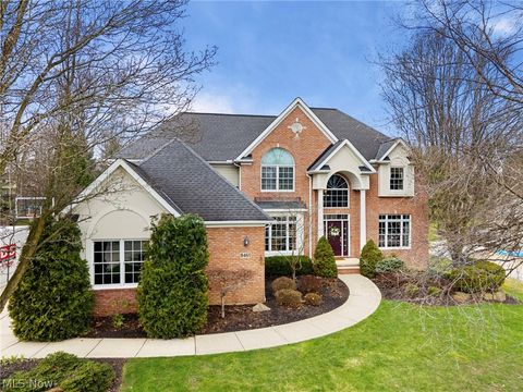 Homes For Sale - 8460 Windsor Way<br/> Broadview Heights, OH 44147