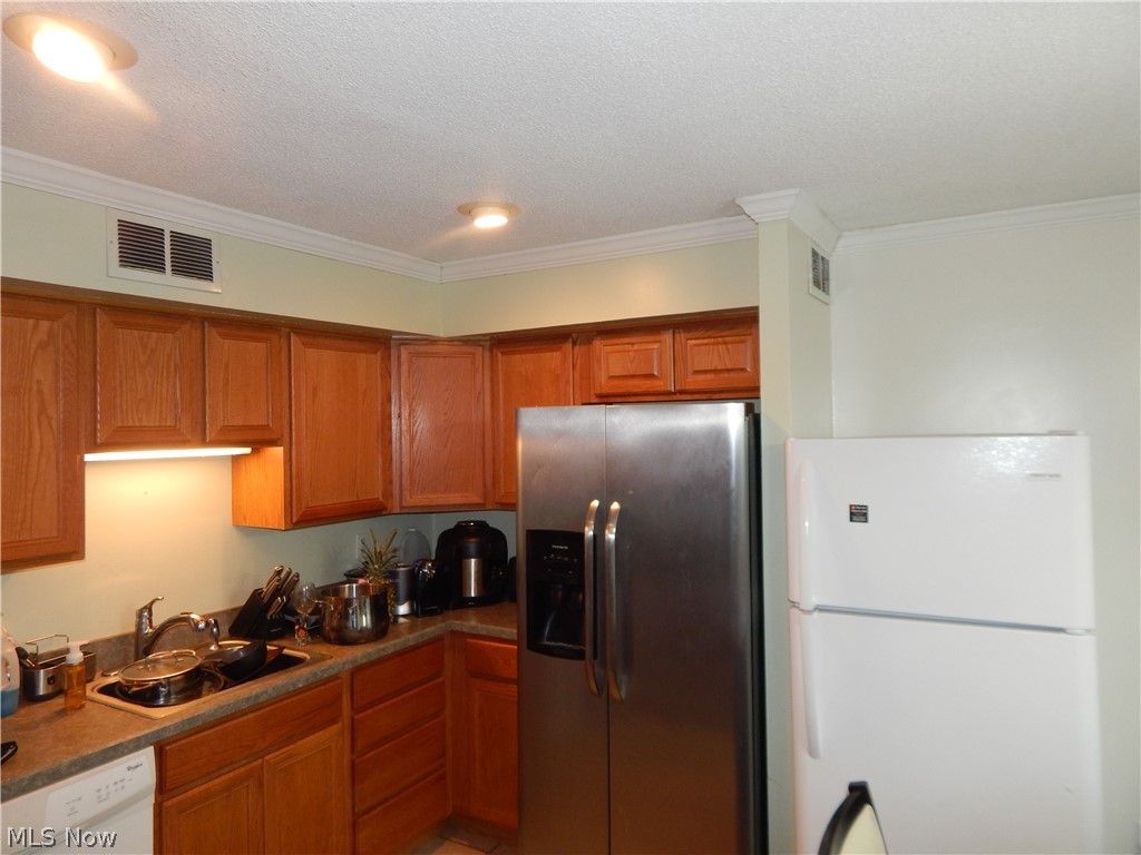 Williamsburg Court Condos - Residential