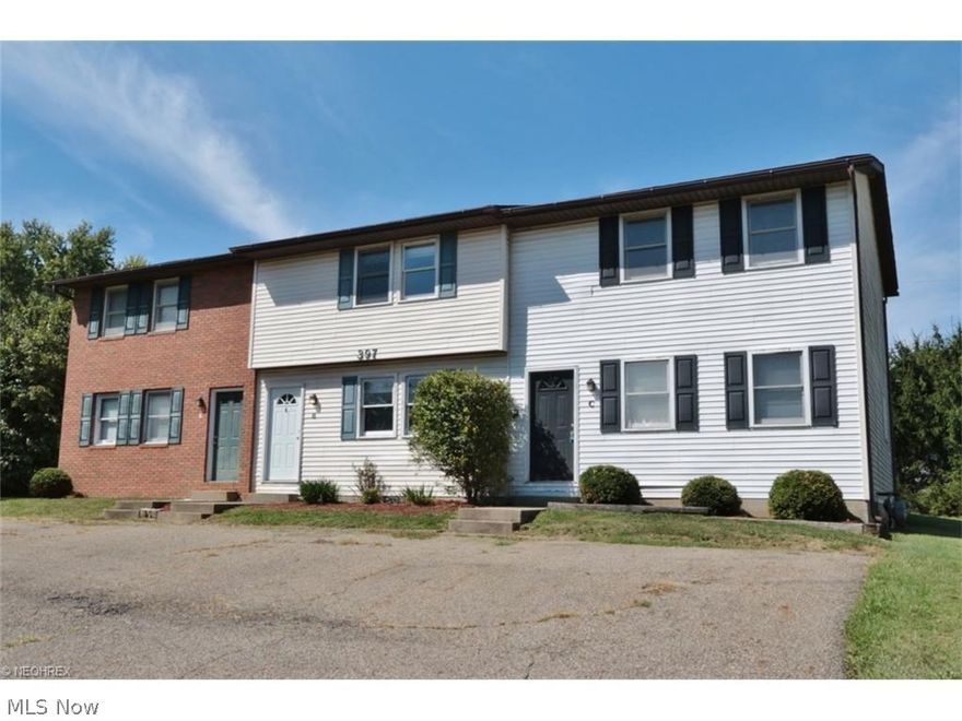 2 bedroom, 1 bath condo available for lease. Tenant responsible for electric, gas, water, sewer, cable and phone
All applicants subject to credit and background check.